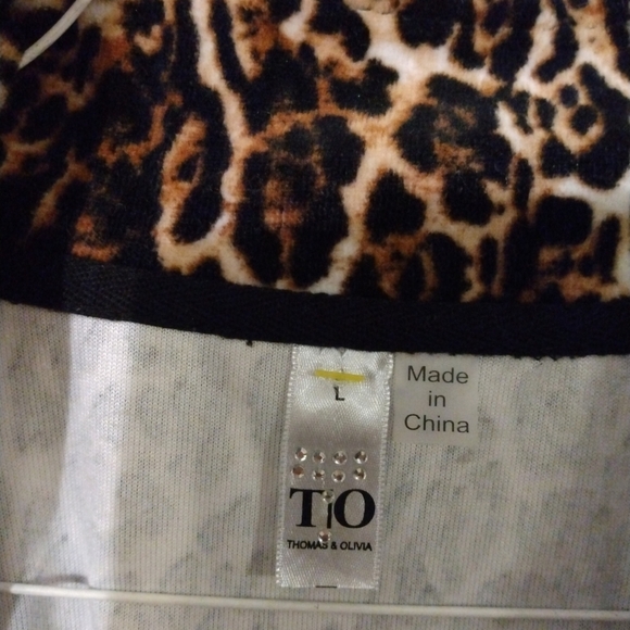 T&O Leopard Print Super Soft Zippered Lightweight Jacket L - Picture 4 of 6